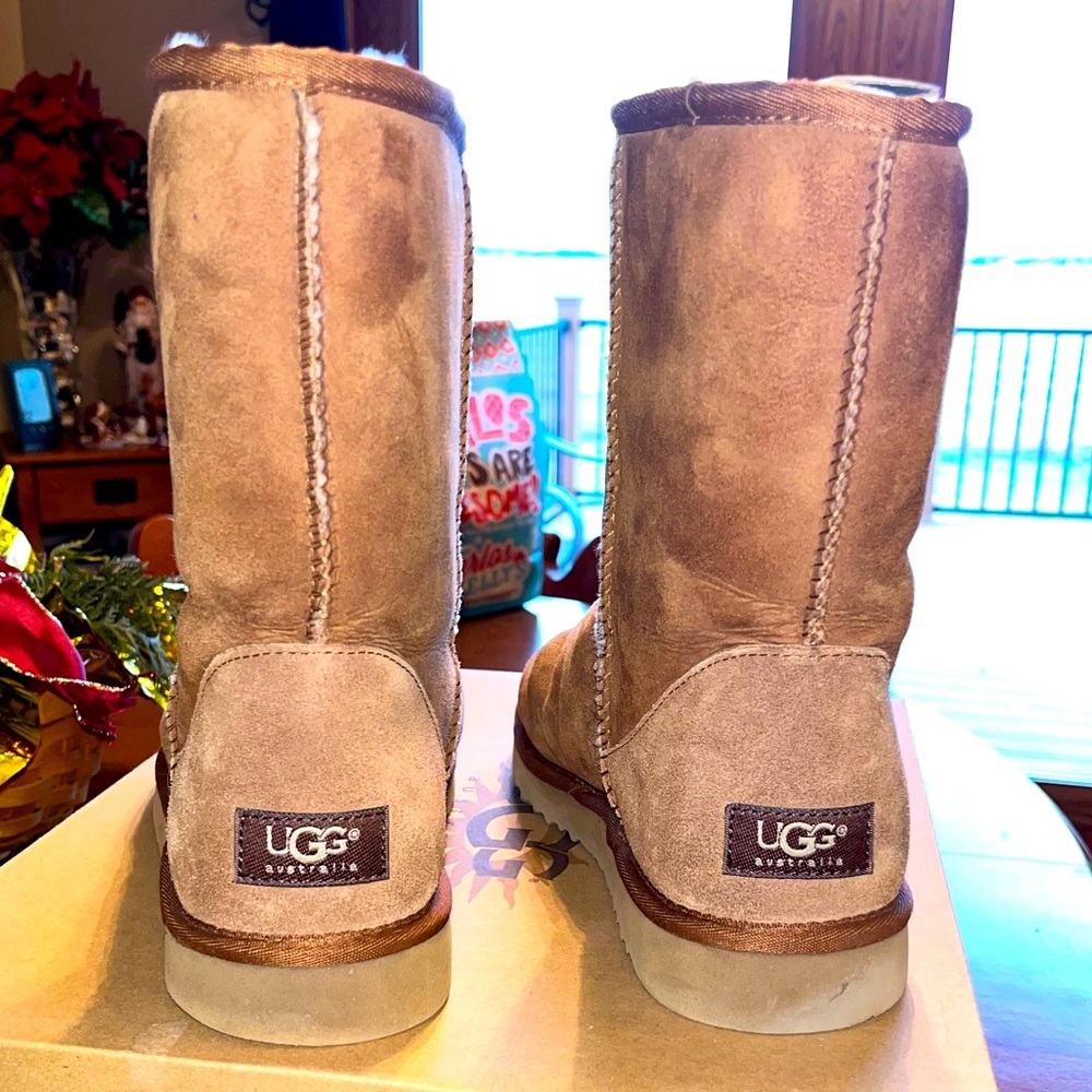 Women’s Ugg boots sz 10 chestnut